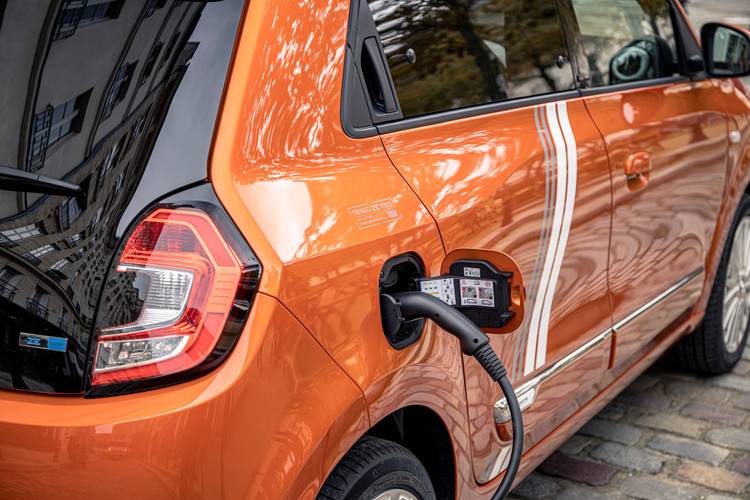 Renault Twingo facelift 2021 R80 charging