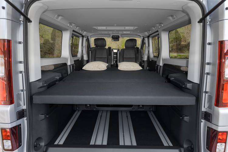 Renault Trafic SpaceClass facelift 2021 plegados los asientos traseros