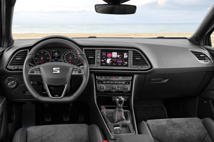 Interno di una Seat Leon FR 5F facelift 2016