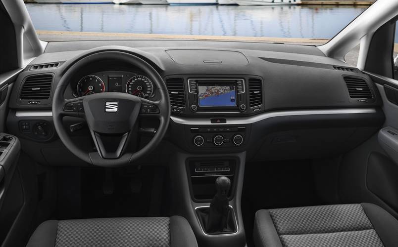 Interno di una Seat Alhambra 7N facelift 2015