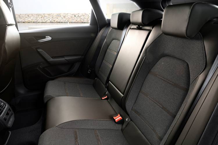 Seat Leon KL8 ST 2021 rear seats