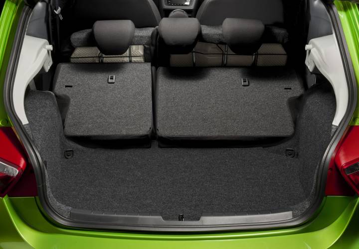 Seat Ibiza 6J facelift 2013 plegados los asientos traseros
