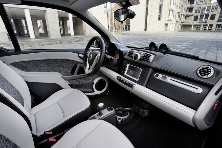 Interno di una Smart Fortwo W451 facelift 2012