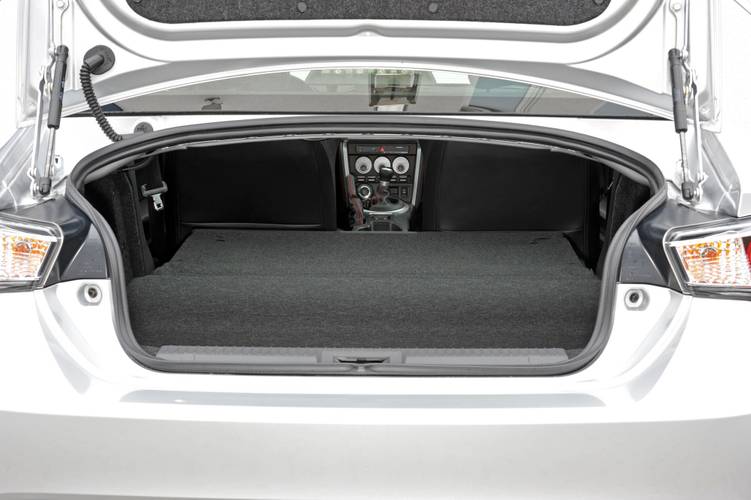 Subaru BRZ ZC6 2014 plegados los asientos traseros