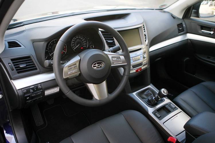 Interno di una Subaru Lagacy 2010 BR