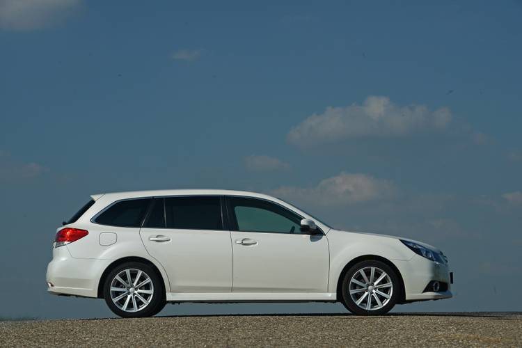 Subaru Legacy BR facelift 2014 familiar