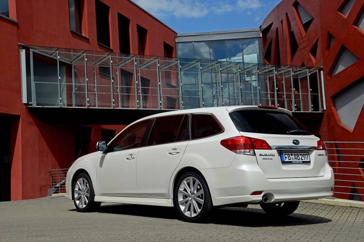 Subaru Legacy BR facelift 2013 wagon