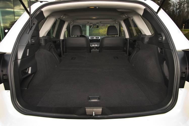 Subaru Outback BS 2016 plegados los asientos traseros