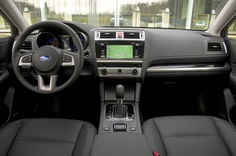 Interno di una Subaru Outback BS 2015 2016