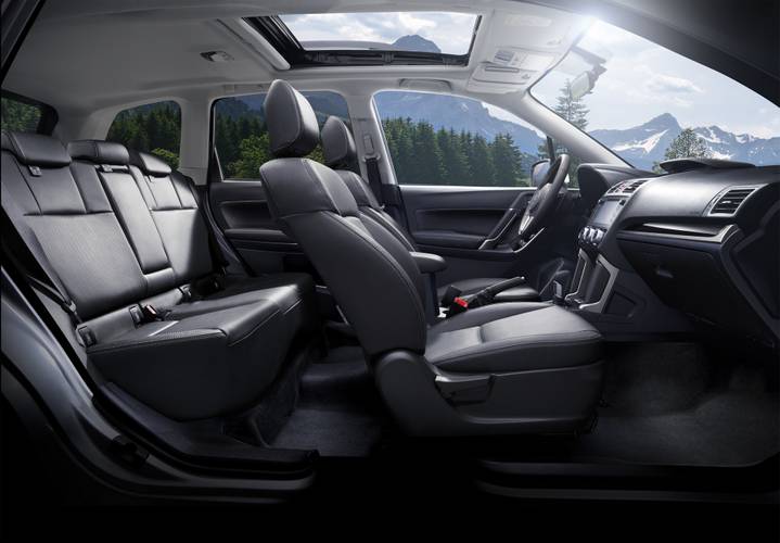 Subaru Forester SJ facelift 2017 asientos traseros