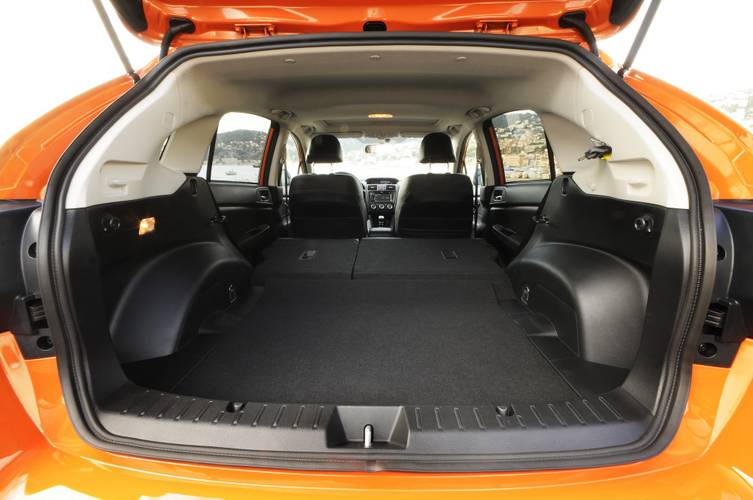 Subaru XV 2013 GP rear folding seats