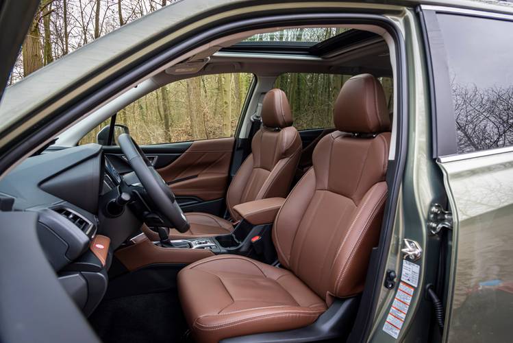 Subaru Forester SK 2020 přední sedadla