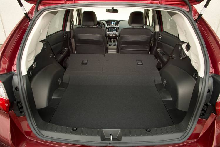 Subaru Impreza GJ facelift 2016 plegados los asientos traseros