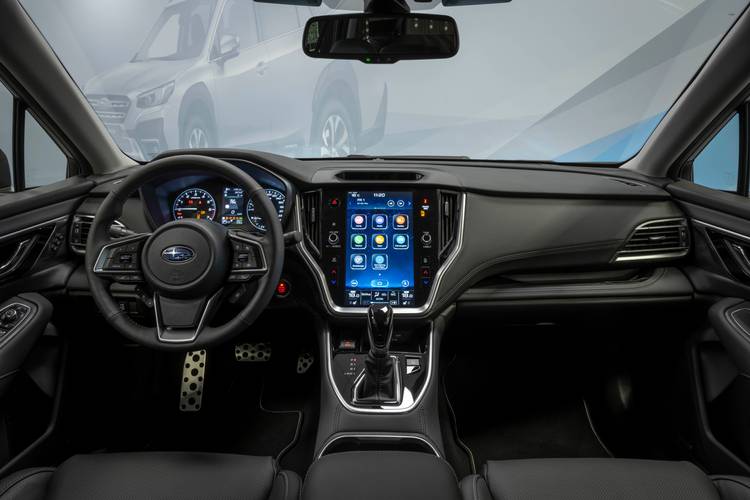 Interno di una Subaru Outback BT 2021