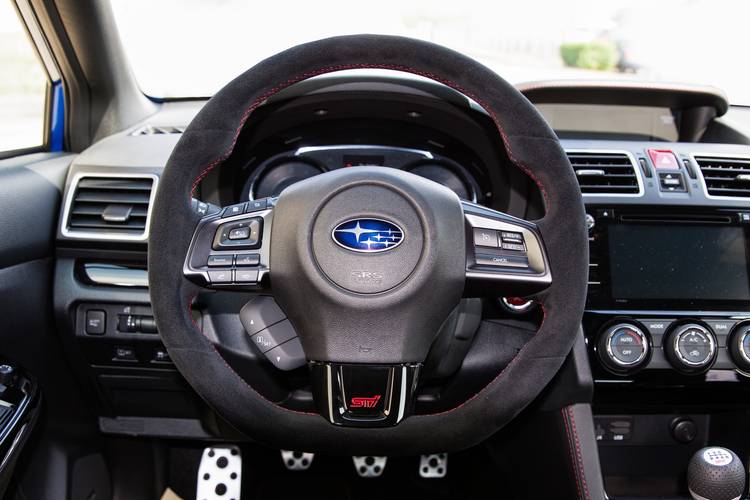 Interno di una Subaru WRX STI GJ facelift 2018