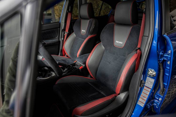 Subaru WRX STI GJ facelift 2018 assentos dianteiros