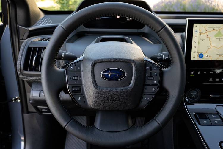 Interno di una Subaru Solterra 2022