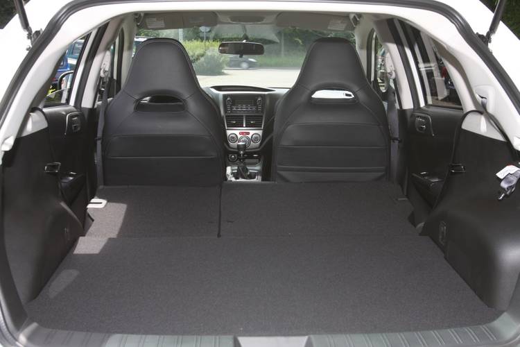 Subaru Impreza 2009 bagageruimte tot aan voorstoelen