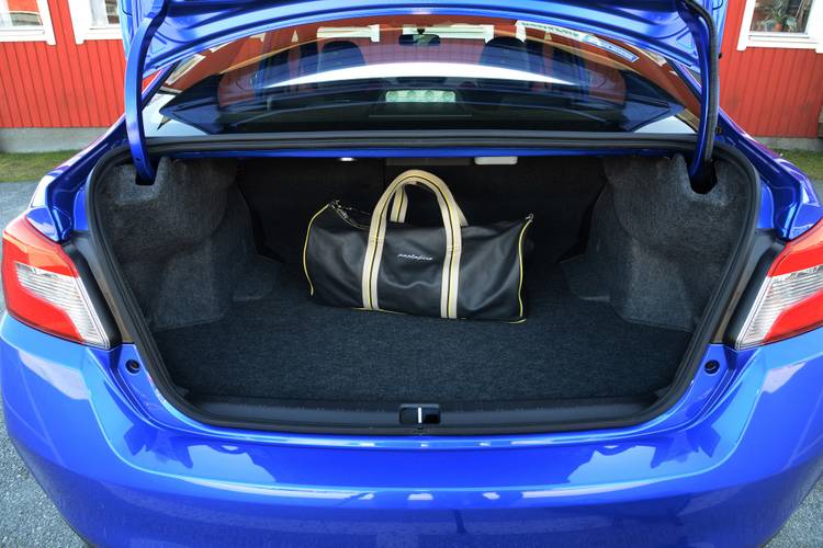 Subaru WRX STI GJ 2014 bagageruimte