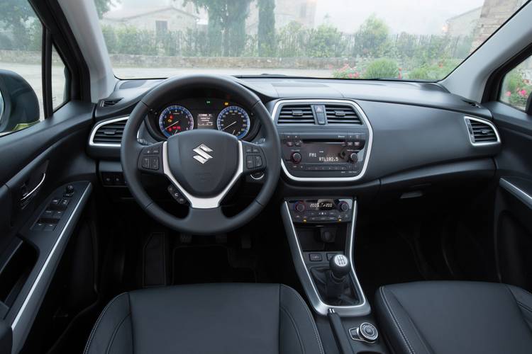 Interno di una Suzuki SX4 S-Cross 2013