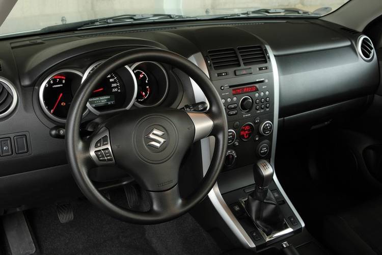 Interno di una Suzuki Grand Vitara facelift 2008