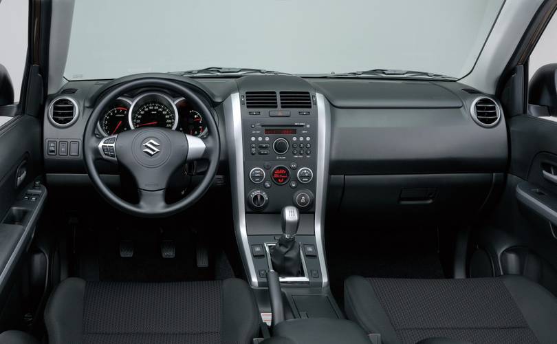 Suzuki Grand Vitara facelift JT 2013 interiér