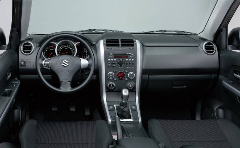 Interno di una Suzuki Grand Vitara facelift JT 2013