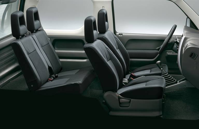 Suzuki Jimny Facelift 2009 asientos traseros
