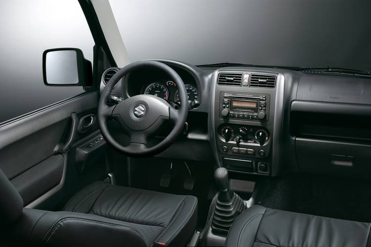 Interno di una Suzuki Jimny Facelift 2008