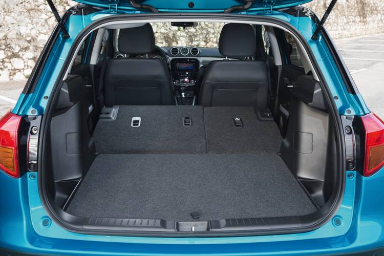 Suzuki Vitara LY 2017 rear folding seats