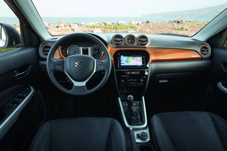 Interno di una Suzuki Vitara LY 2015