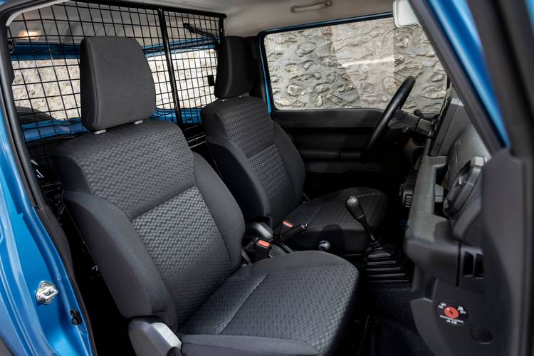 Suzuki Jimny JB 2019 vorn sitzt