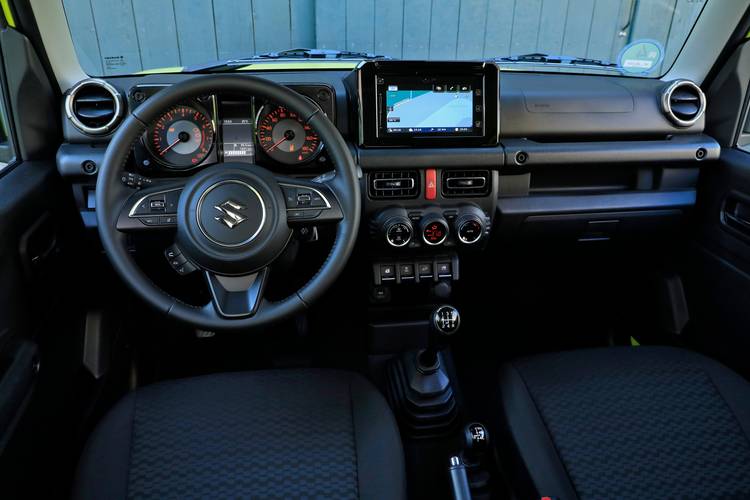 Interno di una Suzuki Jimny JB 2019