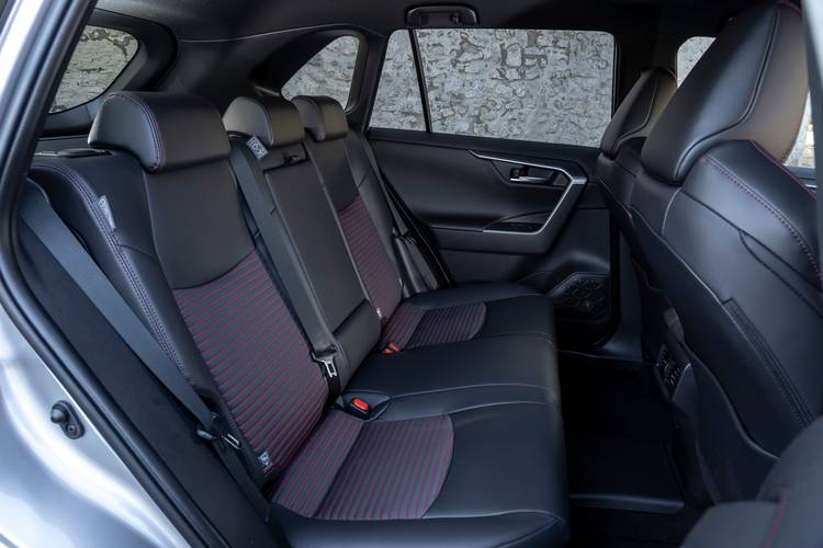 Suzuki Across 2022 rear seats