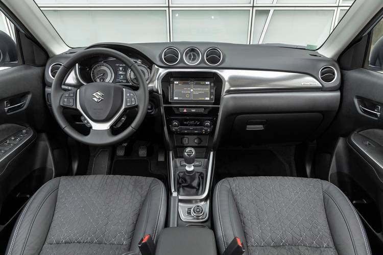 Suzuki Vitara LY facelift 2018 interiér