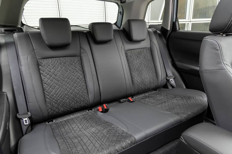 Suzuki Vitara LY facelift 2019 asientos traseros
