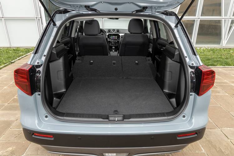 Suzuki Vitara LY facelift 2021 plegados los asientos traseros