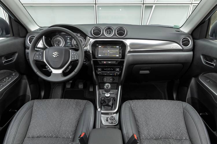 Interno di una Suzuki Vitara LY facelift 2018