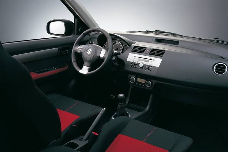 Interno di una Suzuki Swift Sport facelift RS 2007