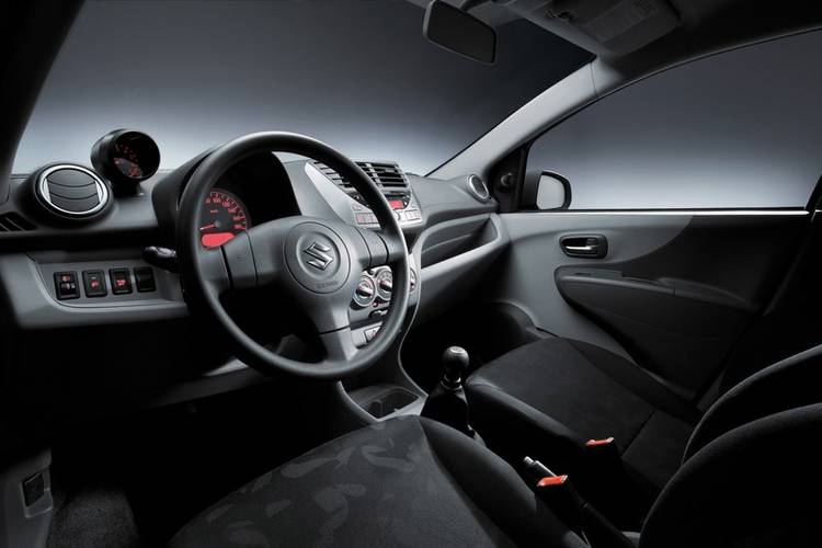 Interno di una Suzuki Alto HA25 2010