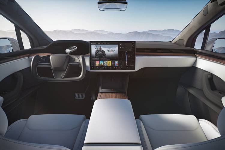 Interno di una Tesla model X 2021