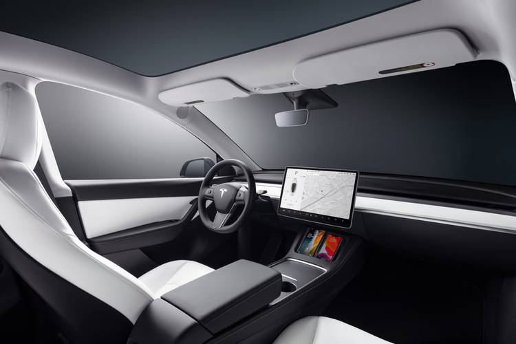 Interno di una Tesla Model Y 2020