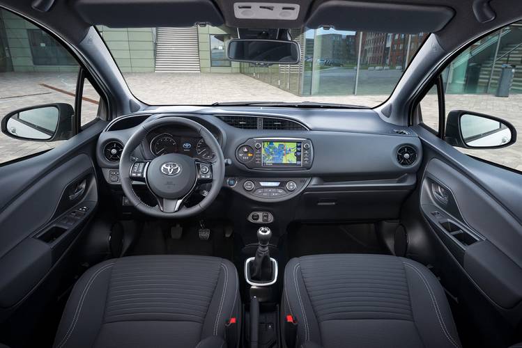 Toyota Yaris XP130 facelift 2017 interiér