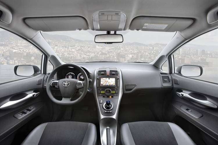 Toyota Auris E150 facelift 2011 interior