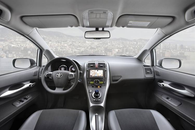 Interno di una Toyota Auris E150 facelift 2011