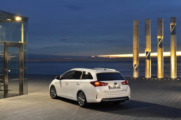 Toyota Auris E180 Touring Sports 2013 kombi