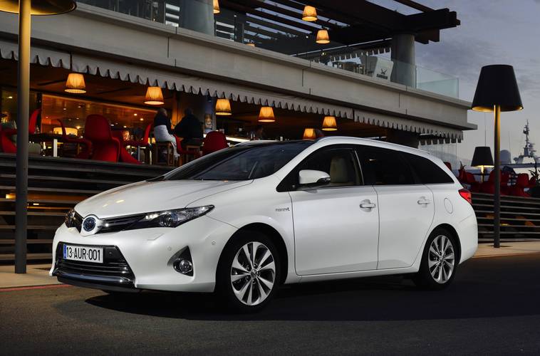 Toyota Auris E180 Touring Sports 2013 familiar