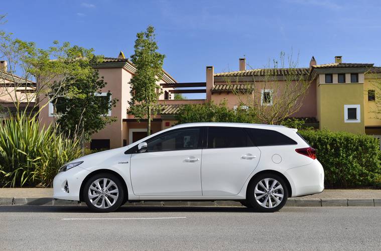 Toyota Auris E180 Touring Sports 2014 familiar