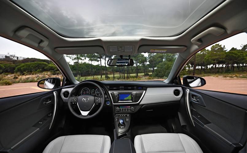 Toyota Auris E180 Hybrid 2013 intérieur