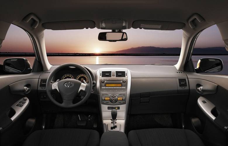 Toyota Corolla E150 2006 2007 interieur